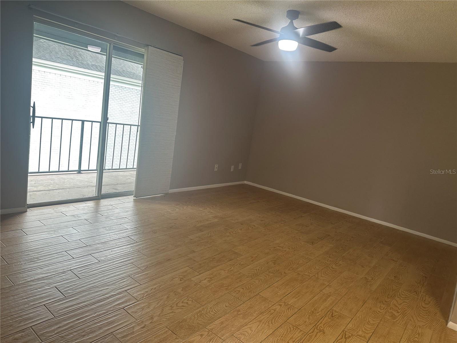 Image 3 of 8 For 296 Lewfield Circle 296