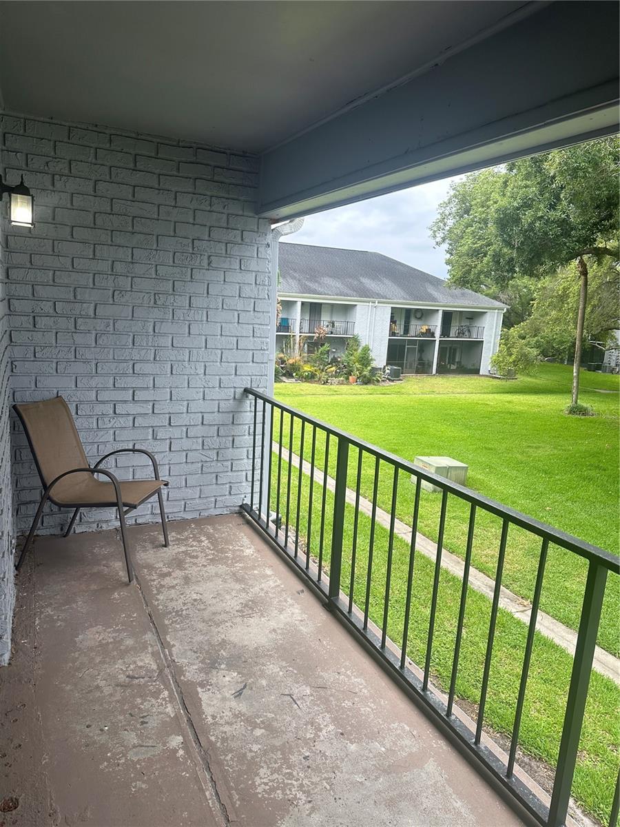 Image 4 of 8 For 296 Lewfield Circle 296