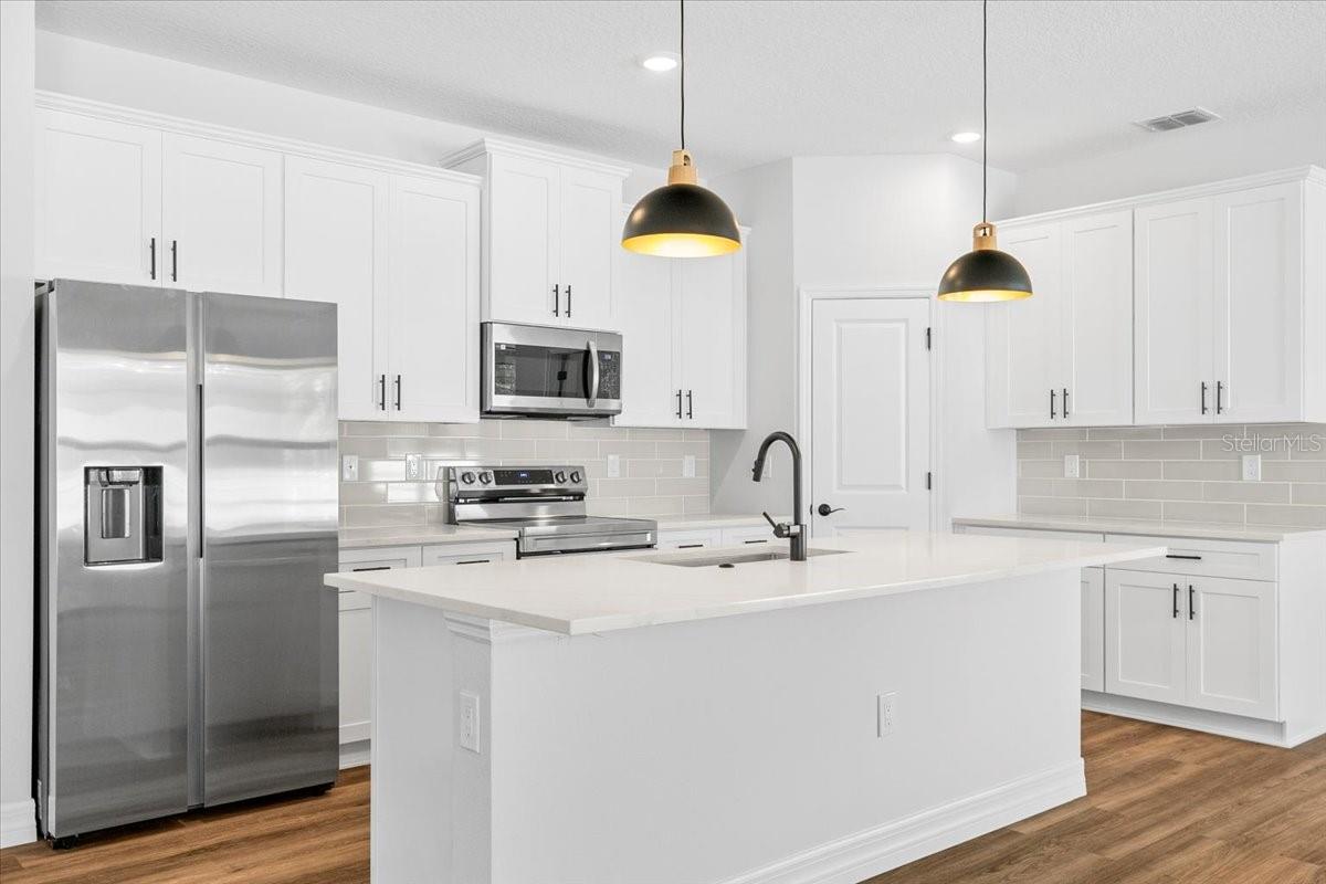 Image 13 of 38 For 4715 New Milford Street