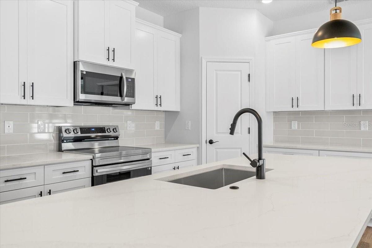 Image 17 of 38 For 4715 New Milford Street