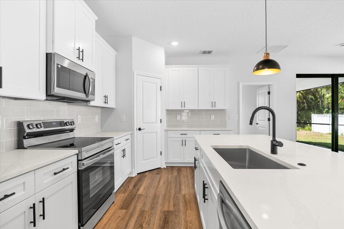 Image 18 of 38 For 4715 New Milford Street