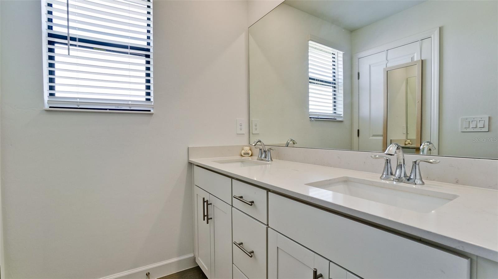 Image 34 of 62 For 5312 Seal Isle Court