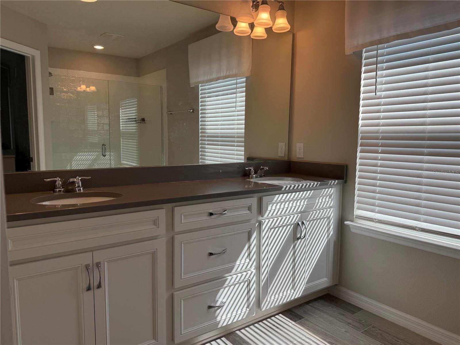 Image 15 of 21 For 3972 Plainview Drive