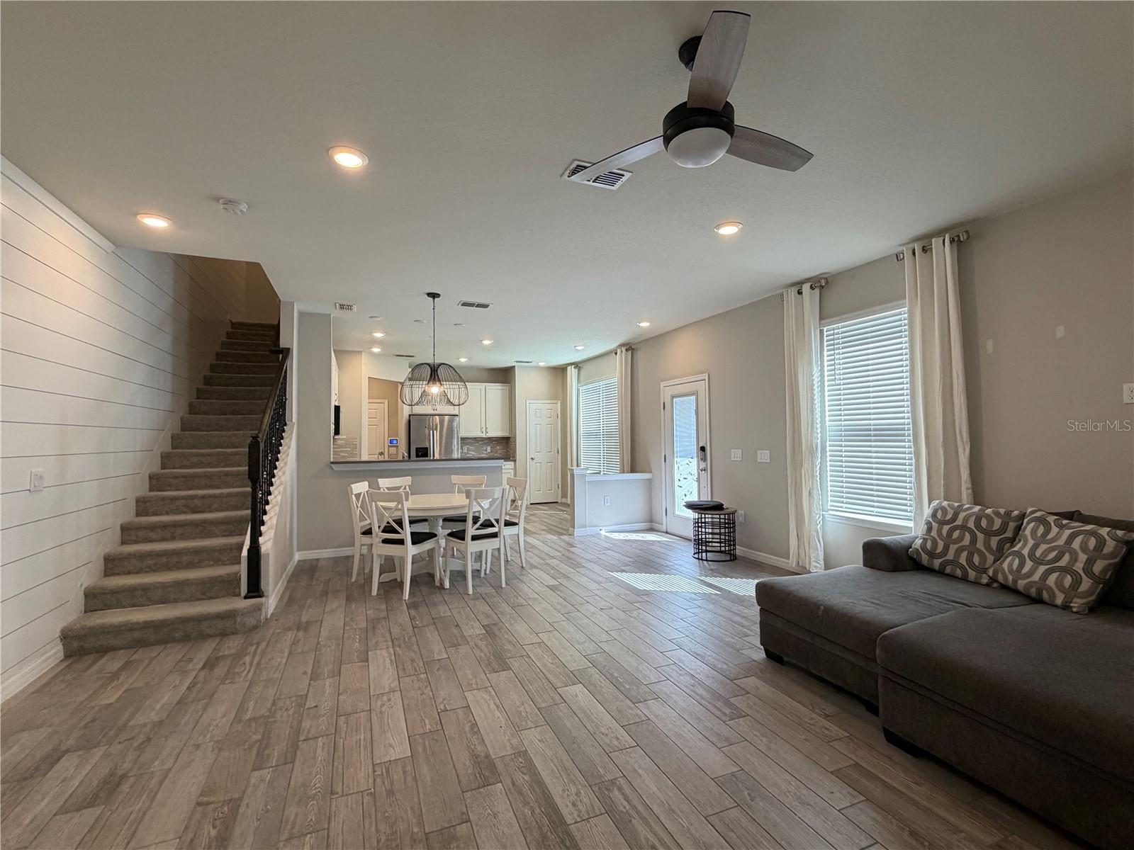 Image 5 of 21 For 3972 Plainview Drive