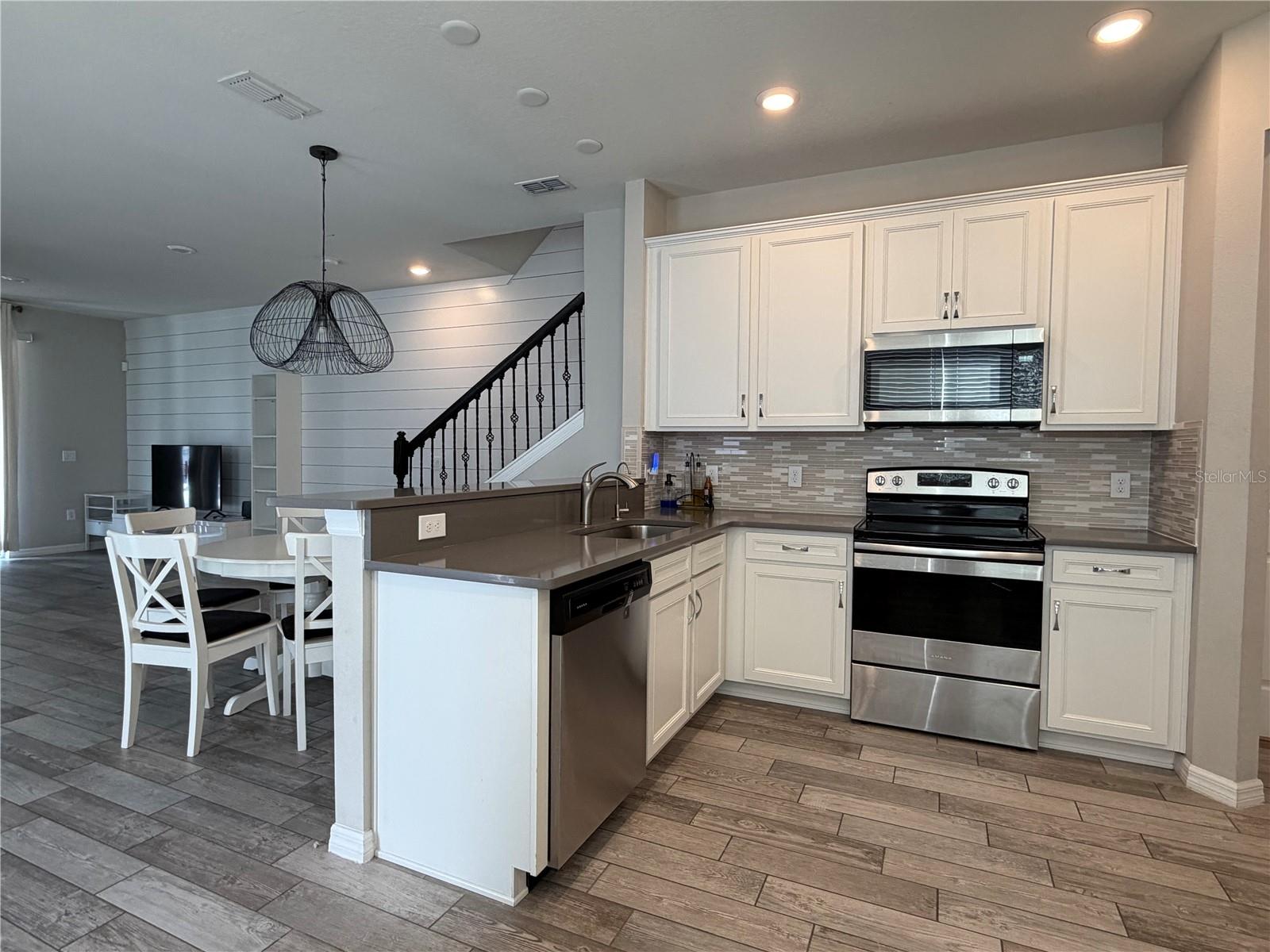 Image 8 of 21 For 3972 Plainview Drive