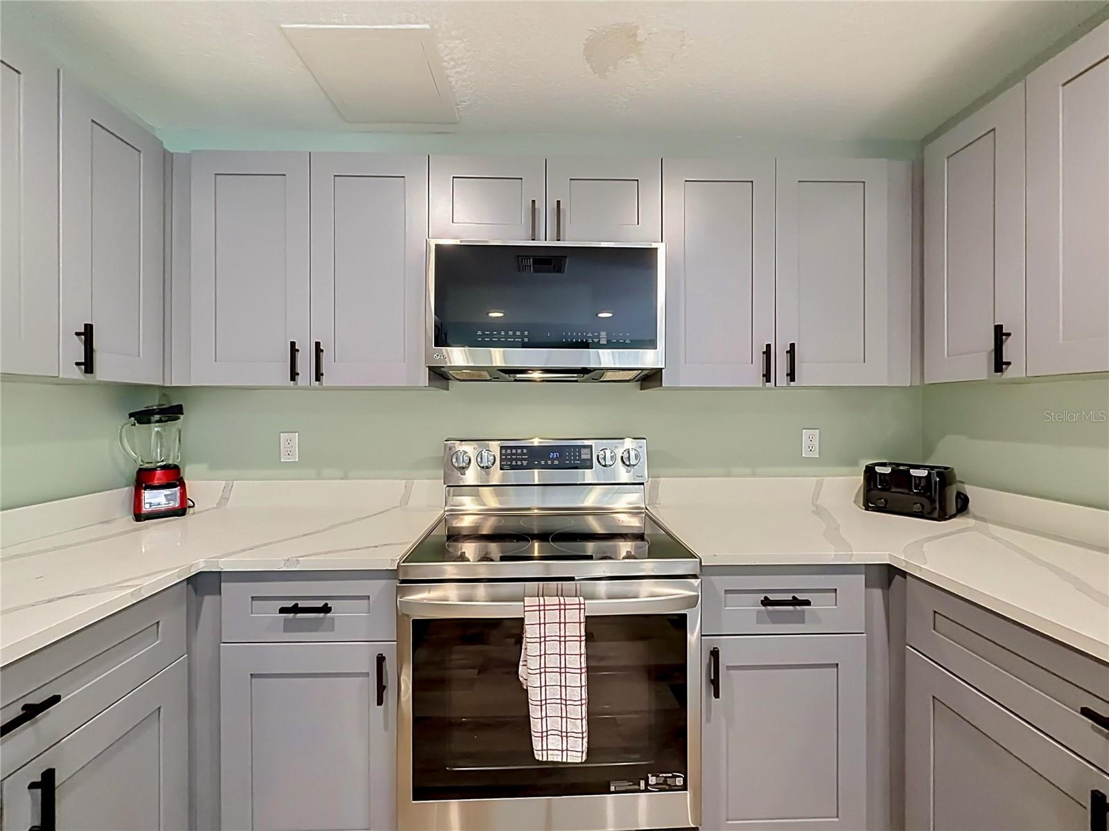 Image 12 of 60 For 135 Robin Road