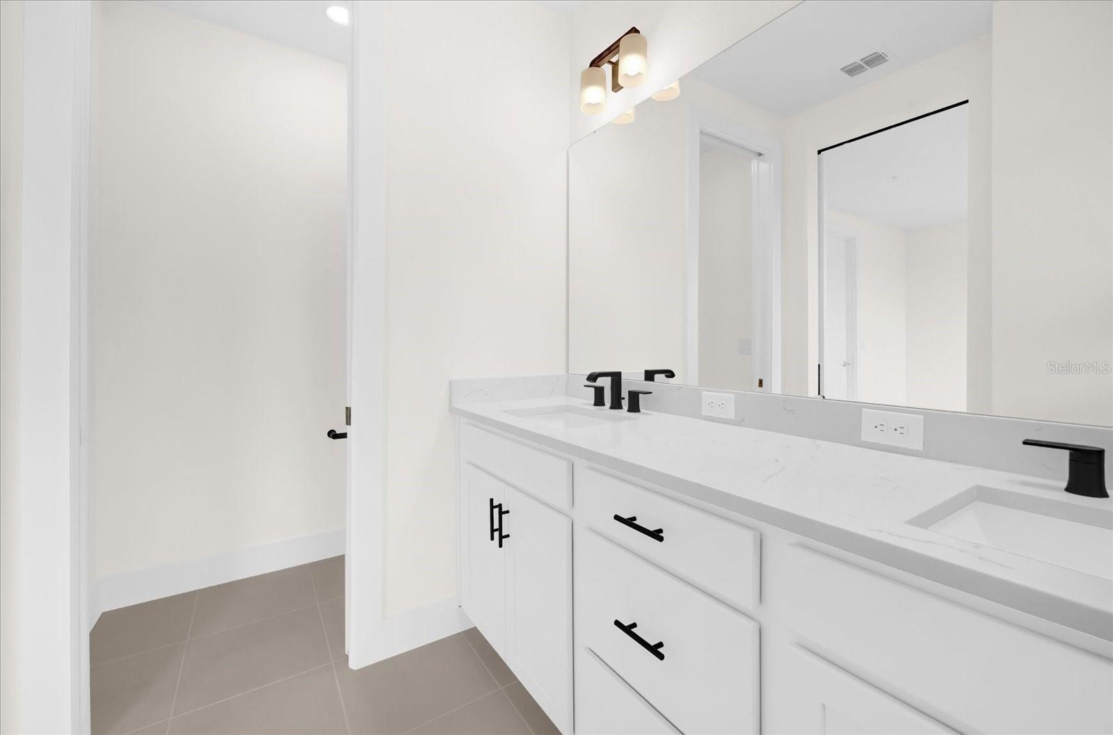 Image 16 of 27 For 879 City Walk Lane