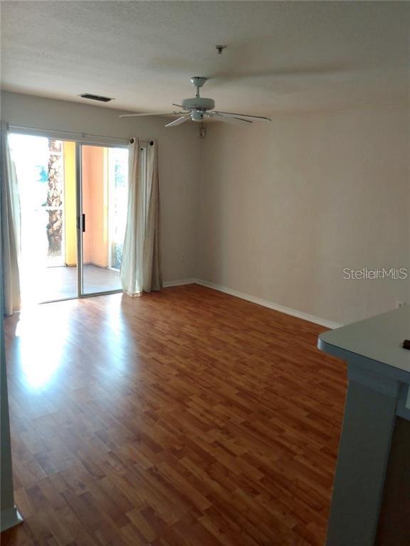 Image 3 of 15 For 5447 Vineland Road 1111