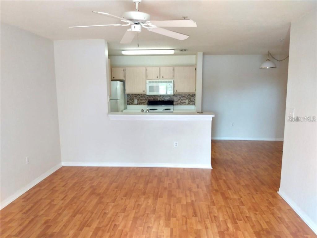 Image 4 of 15 For 5447 Vineland Road 1111