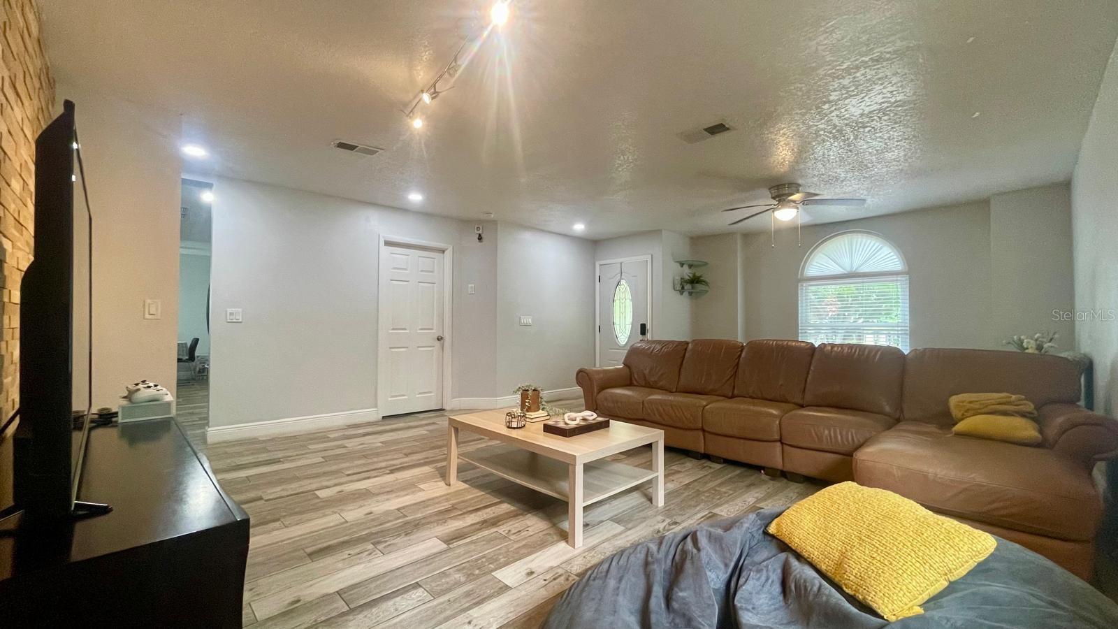 Image 4 of 56 For 1044 Nin Street