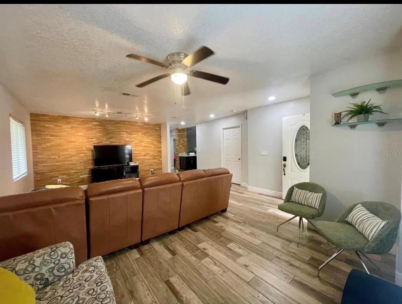 Image 8 of 56 For 1044 Nin Street