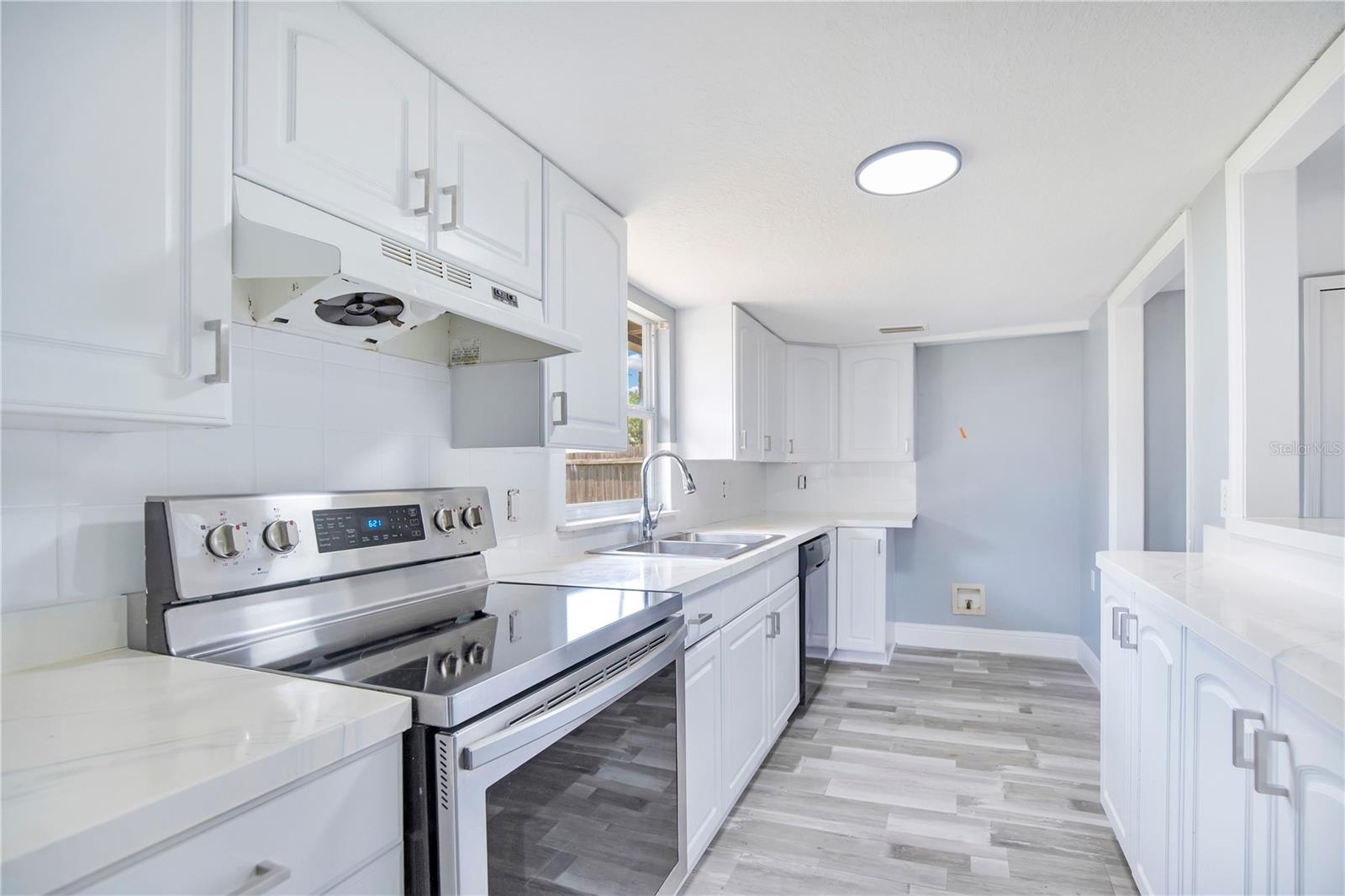 Image 10 of 27 For 334 Mandrake Street