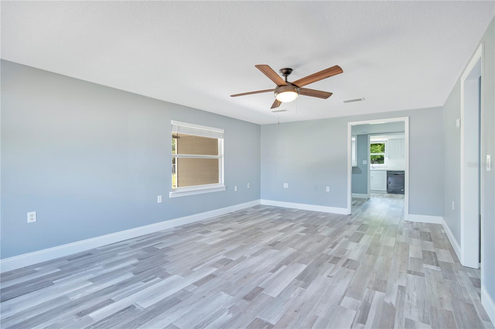 Image 5 of 27 For 334 Mandrake Street