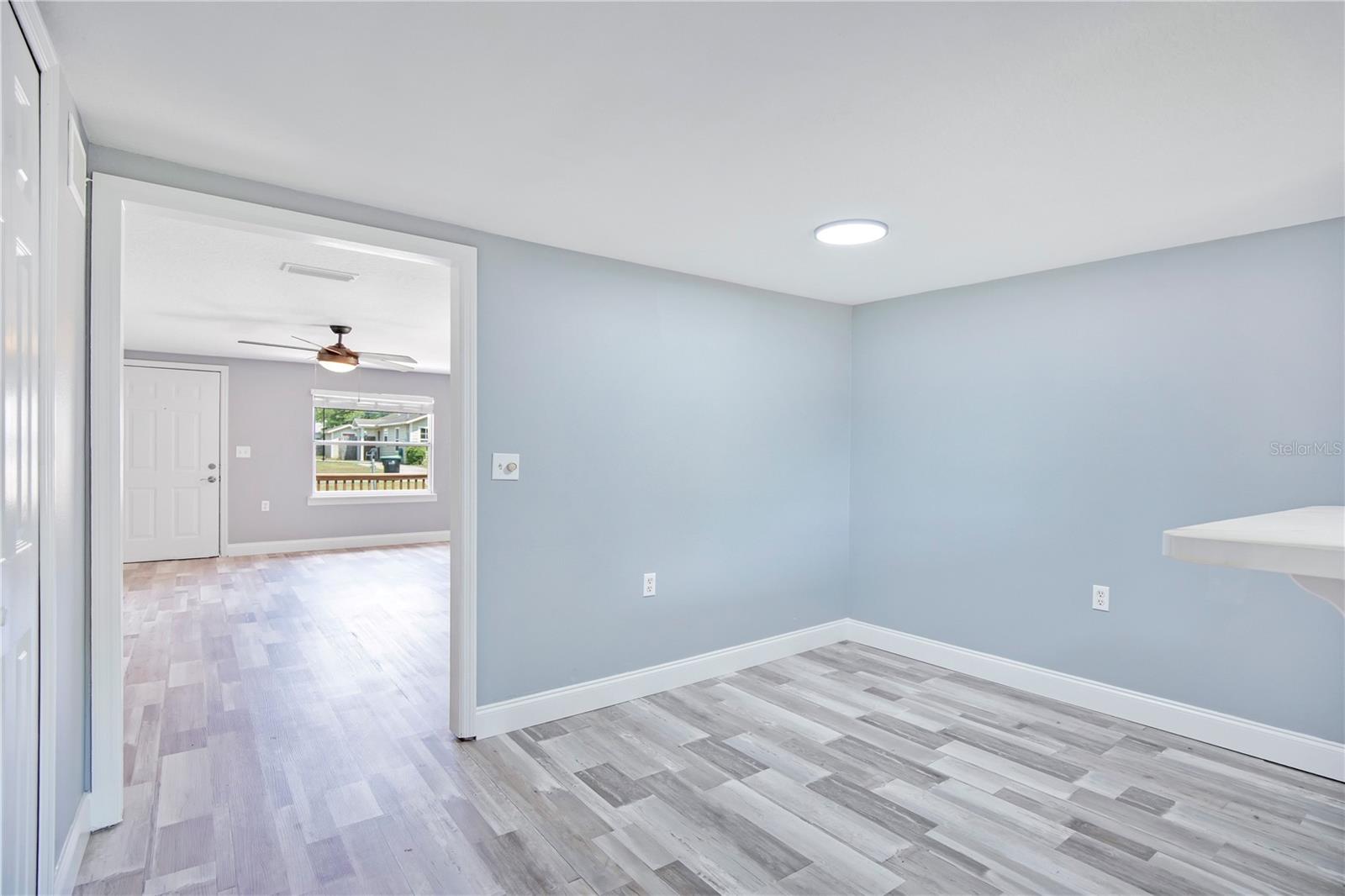 Image 7 of 27 For 334 Mandrake Street