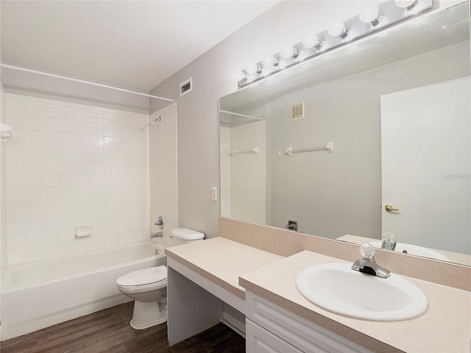 Image 11 of 15 For 621 Washington Palm Loop Lockout
