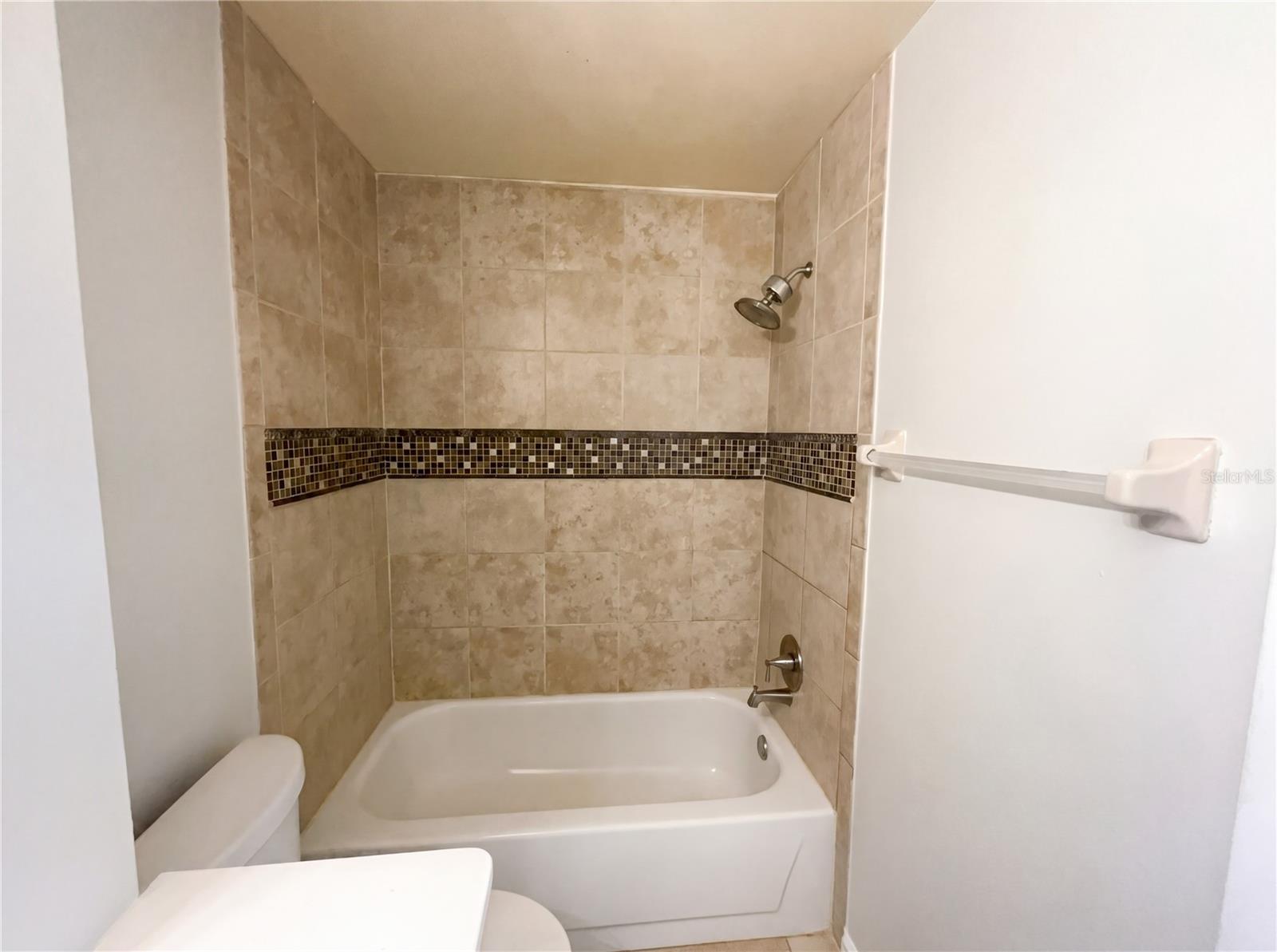 Image 18 of 22 For 1015 Westside Drive