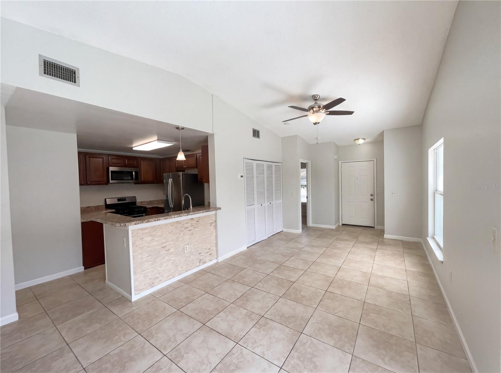 Image 6 of 22 For 1015 Westside Drive