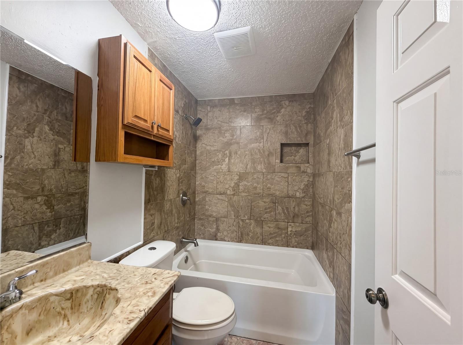 Image 11 of 18 For 613 4th Street Ne