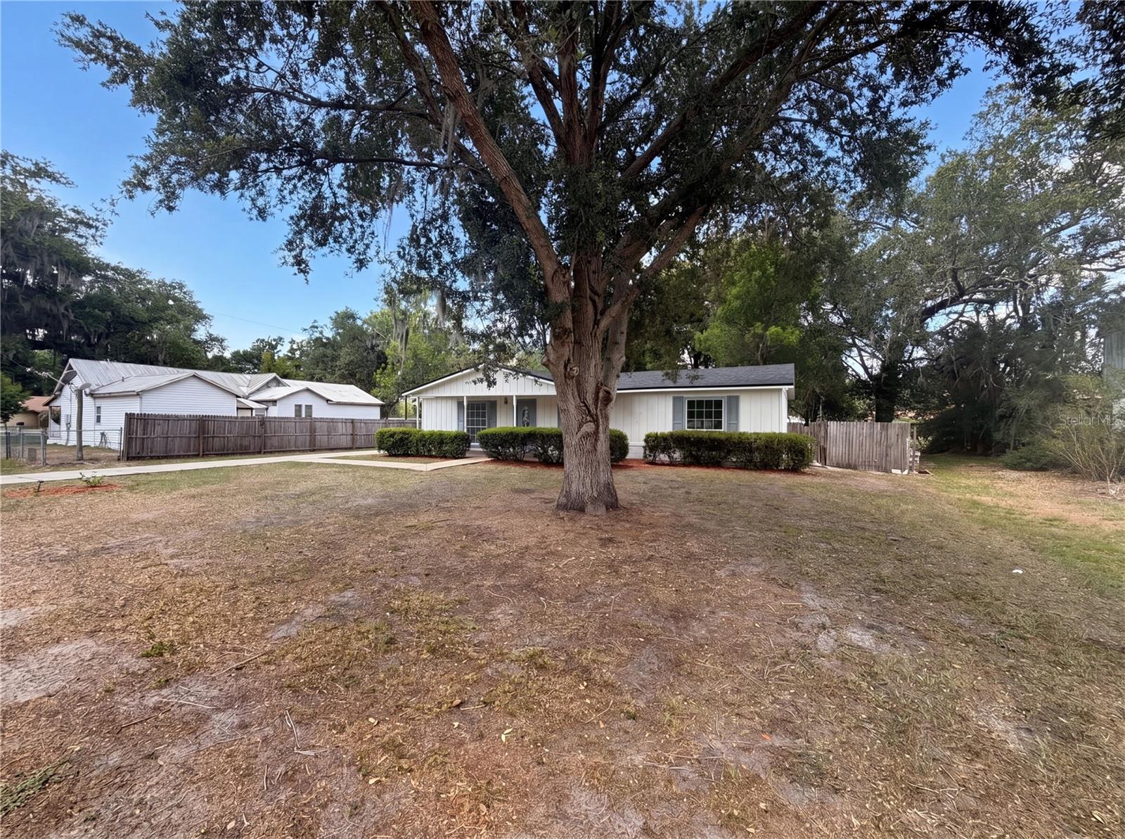 Image 16 of 18 For 613 4th Street Ne