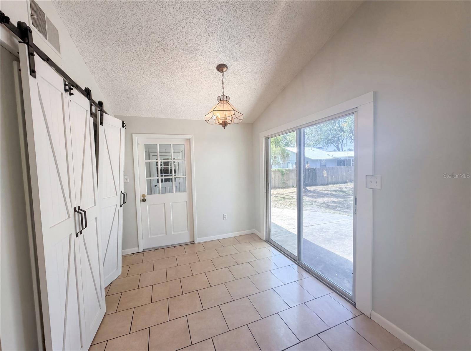 Image 6 of 18 For 613 4th Street Ne