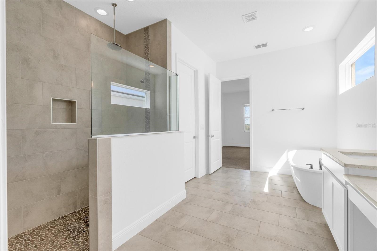 Image 32 of 53 For 15723 Vetta Drive