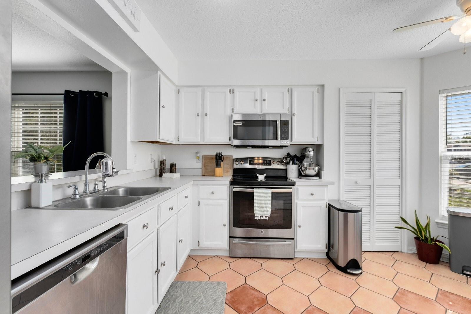 Image 3 of 18 For 4258 Weeping Willow Circle