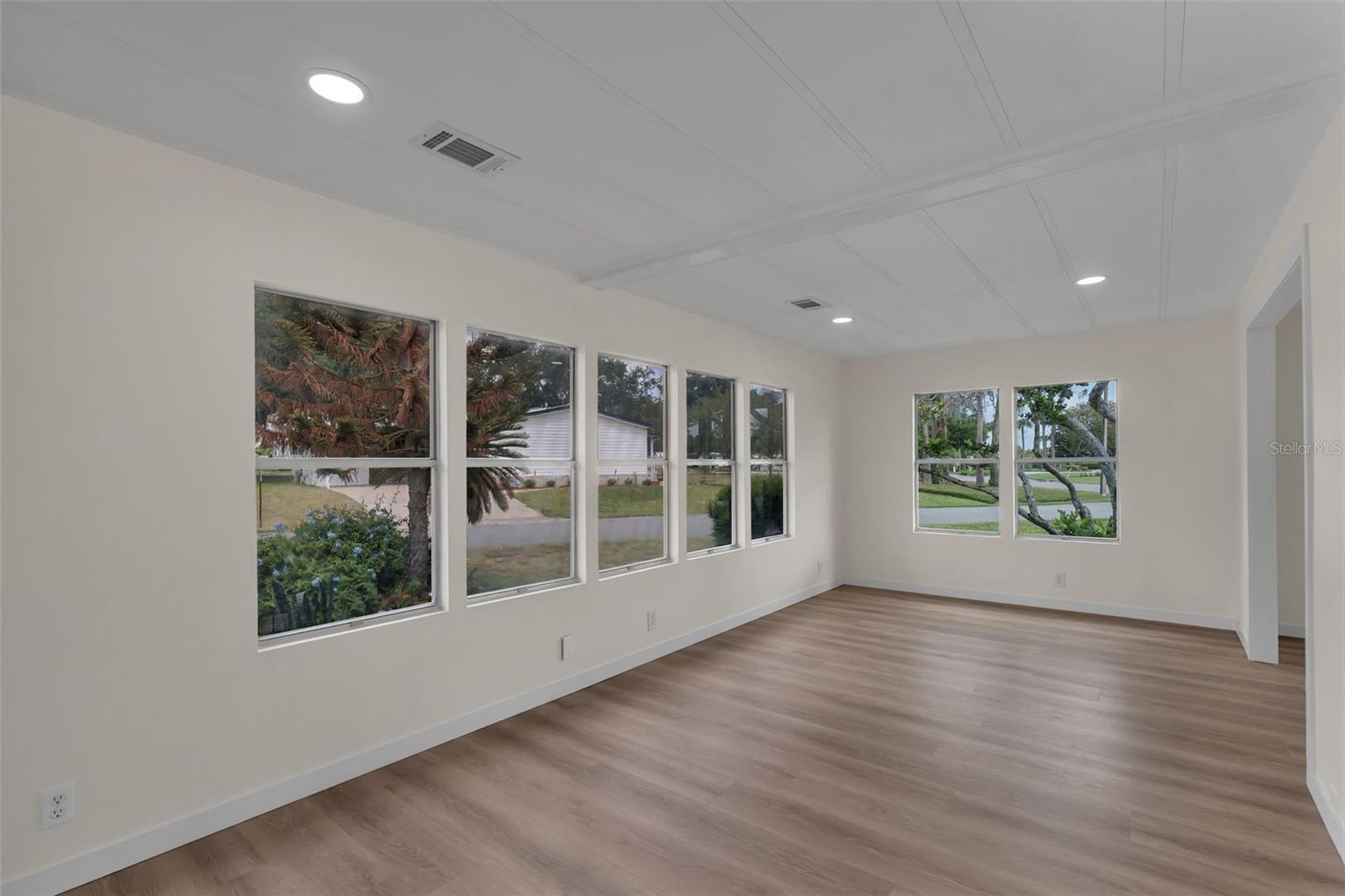 Image 12 of 38 For 2153 Oak Grove Drive 73