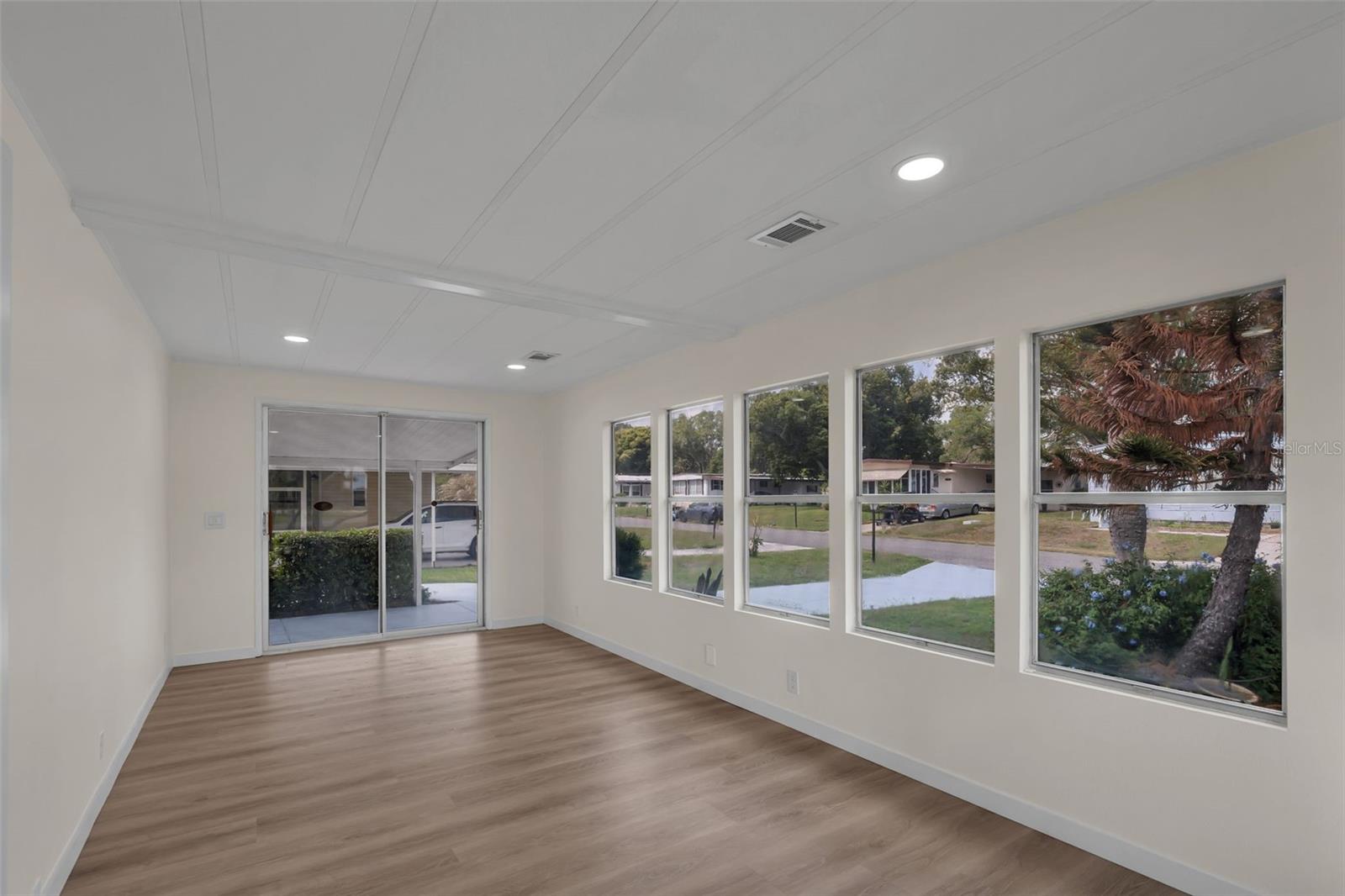 Image 13 of 38 For 2153 Oak Grove Drive 73