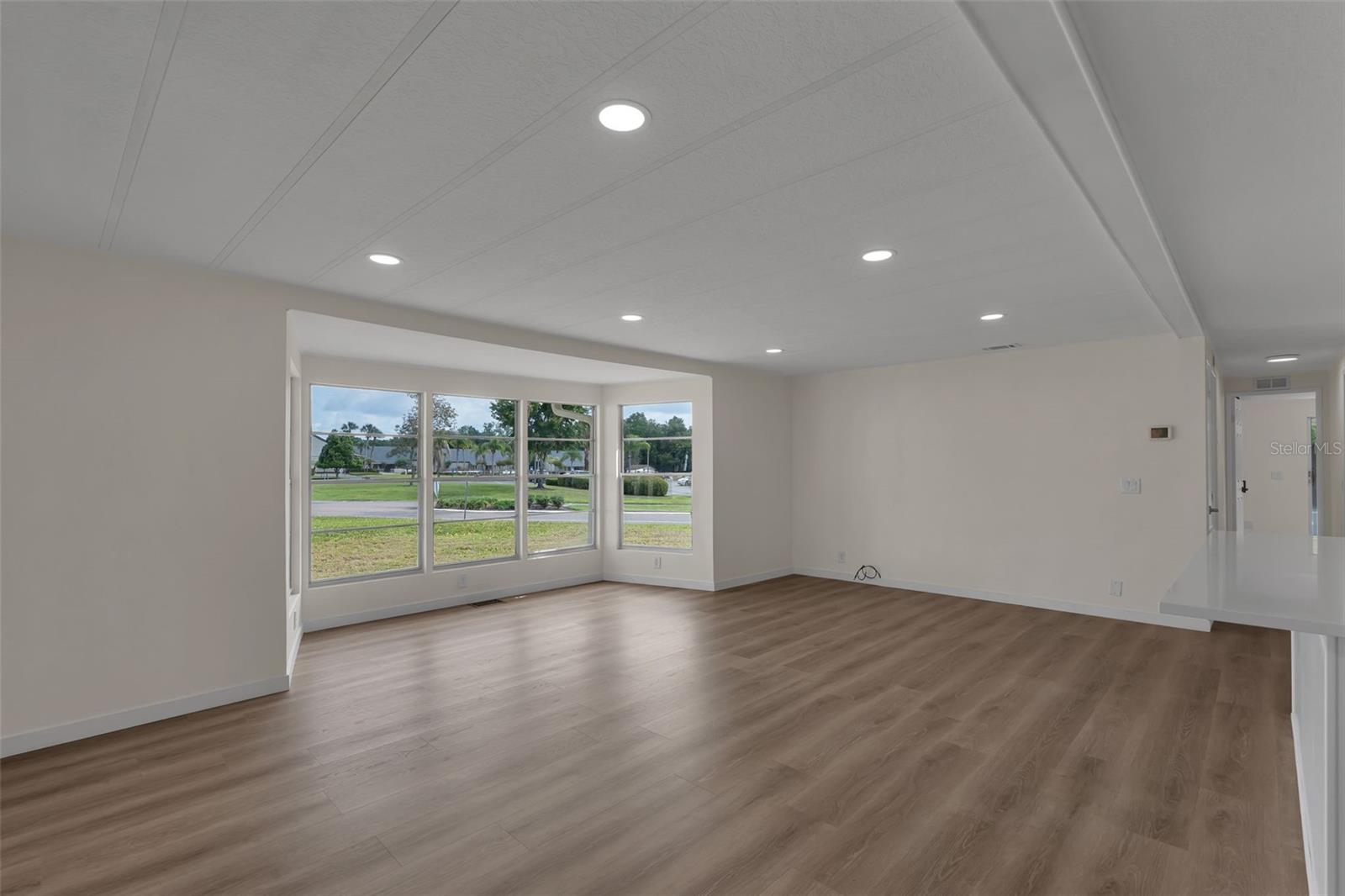 Image 14 of 38 For 2153 Oak Grove Drive 73