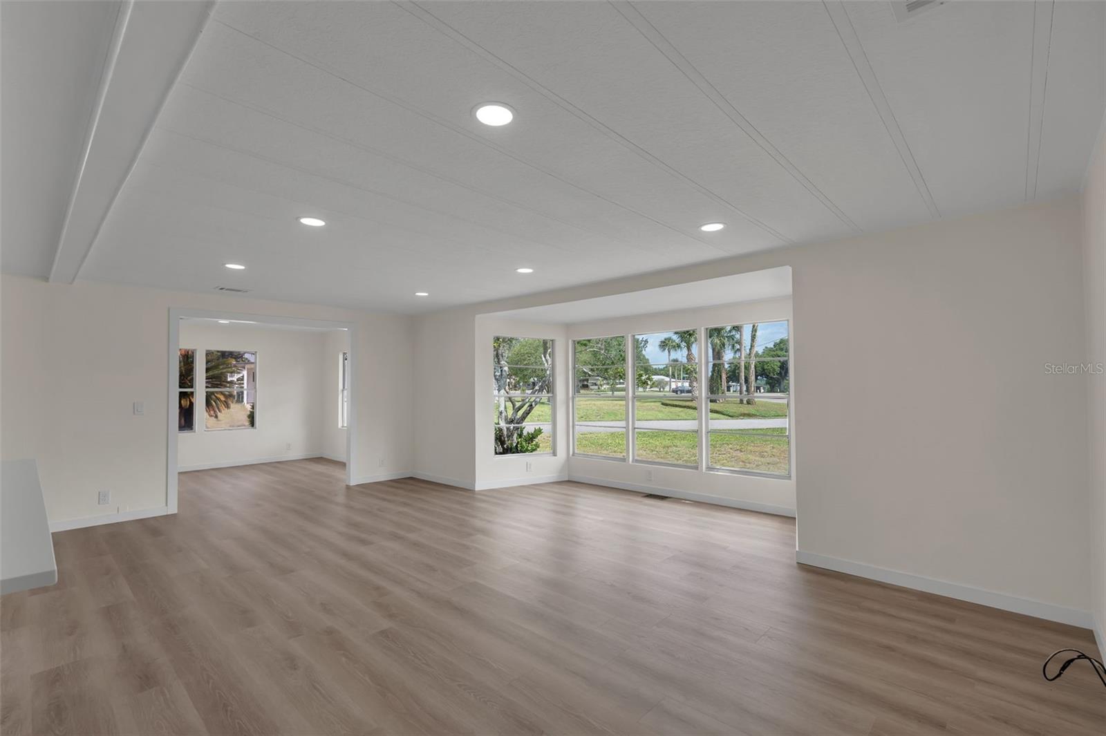 Image 15 of 38 For 2153 Oak Grove Drive 73