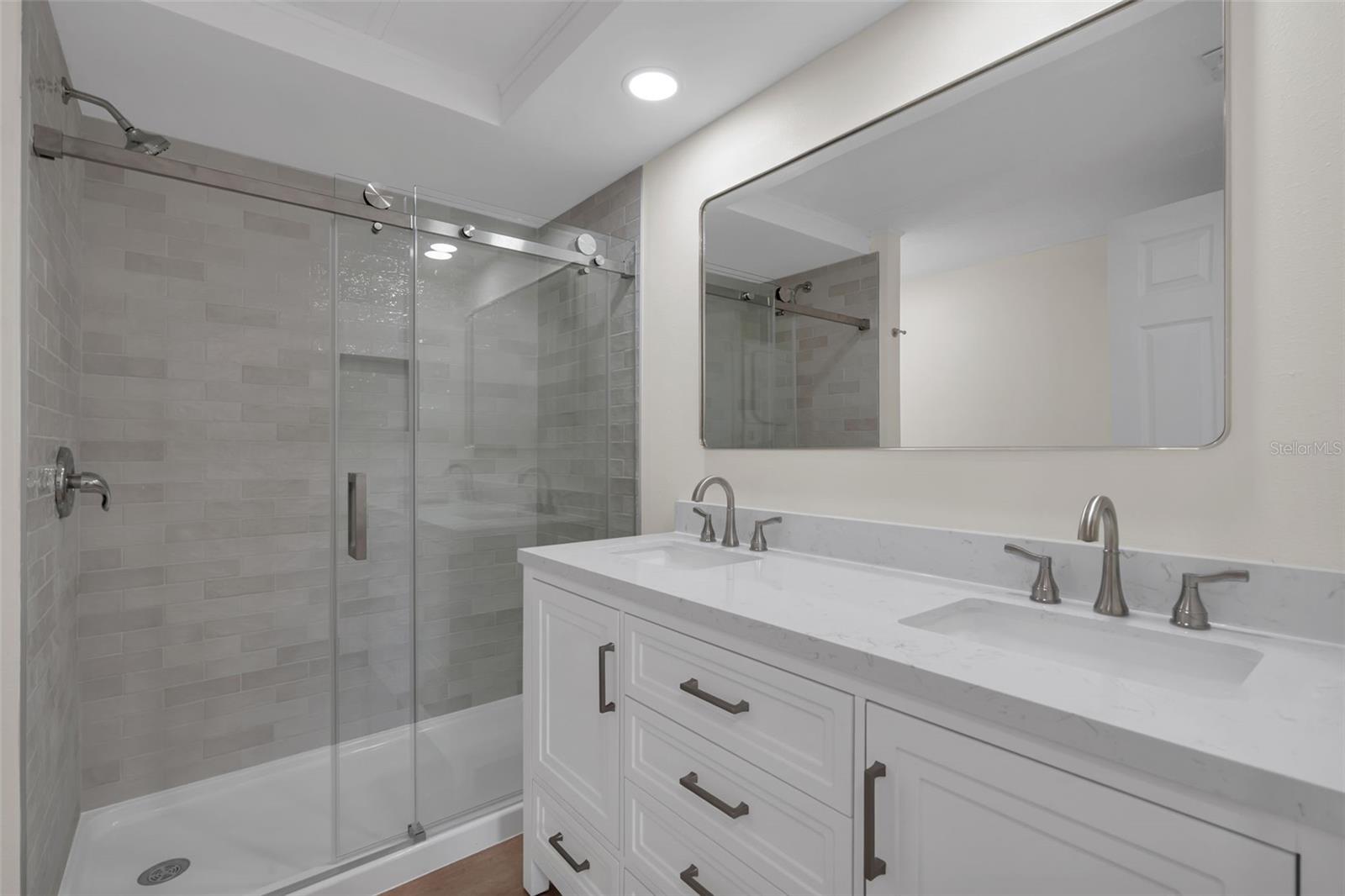 Image 17 of 38 For 2153 Oak Grove Drive 73