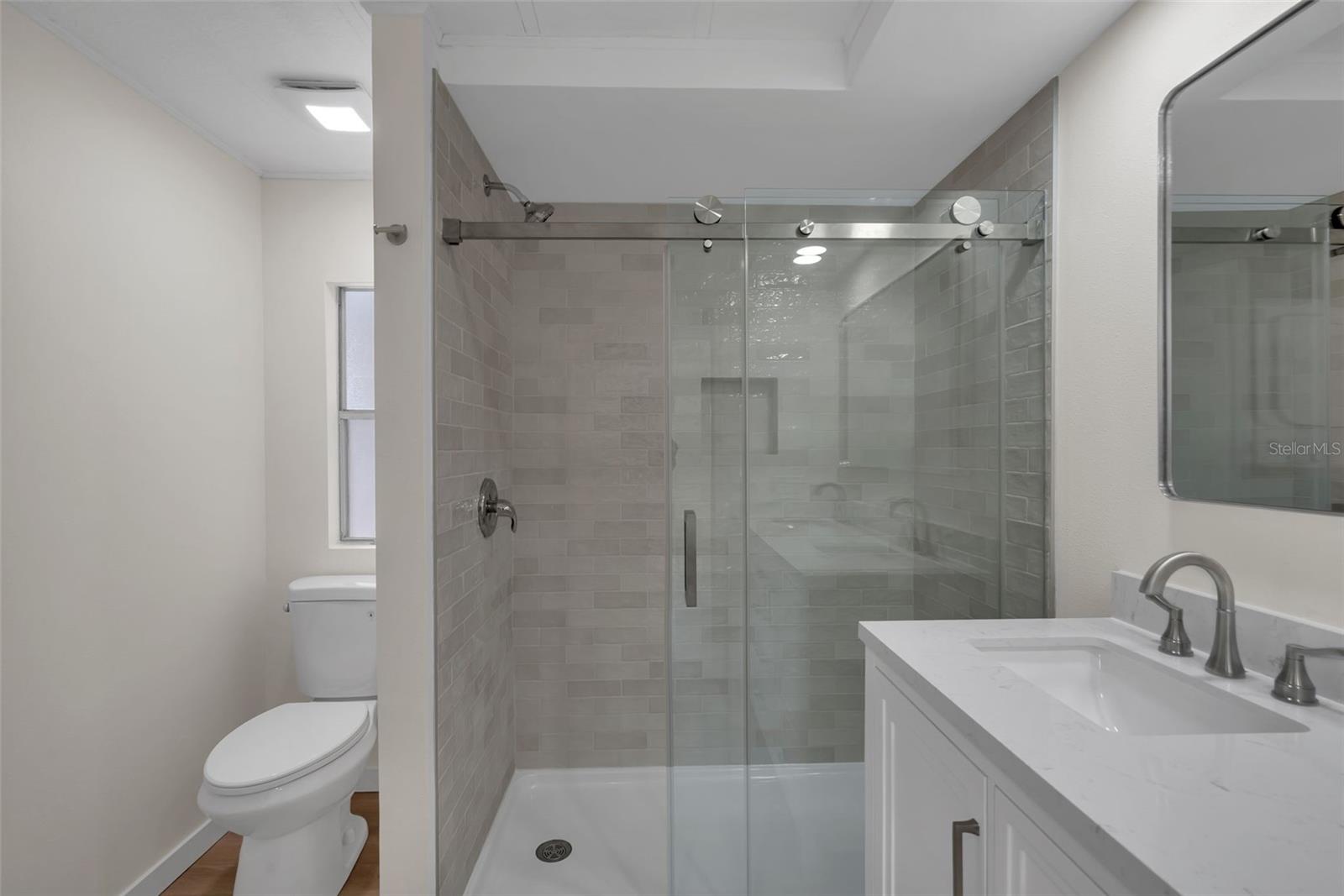 Image 18 of 38 For 2153 Oak Grove Drive 73