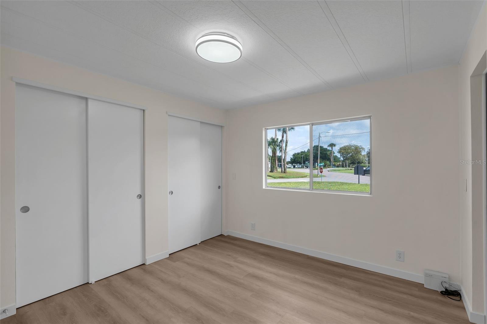 Image 24 of 38 For 2153 Oak Grove Drive 73