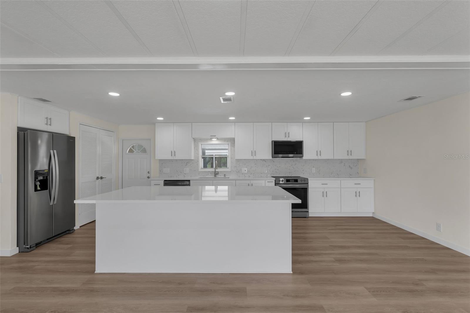 Image 5 of 38 For 2153 Oak Grove Drive 73