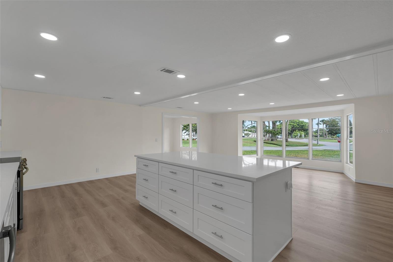 Image 9 of 38 For 2153 Oak Grove Drive 73