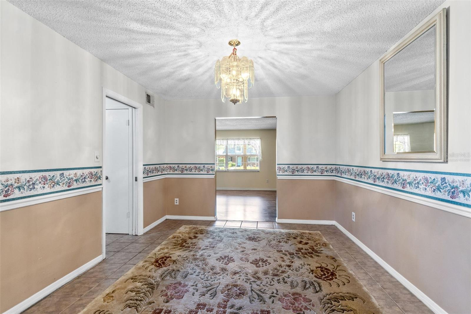 Image 22 of 41 For 8698 Hillside Drive