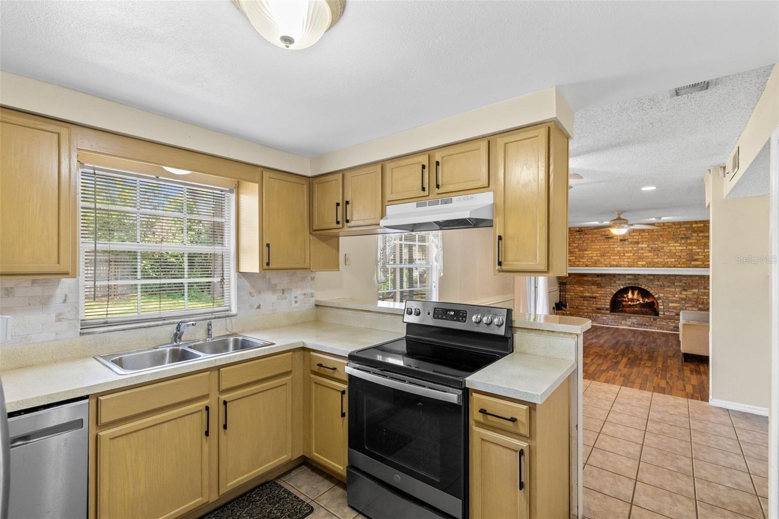 Image 25 of 41 For 8698 Hillside Drive