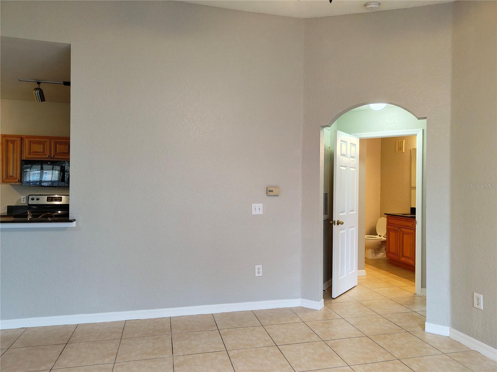 Image 14 of 41 For 826 Grand Regency Point 202