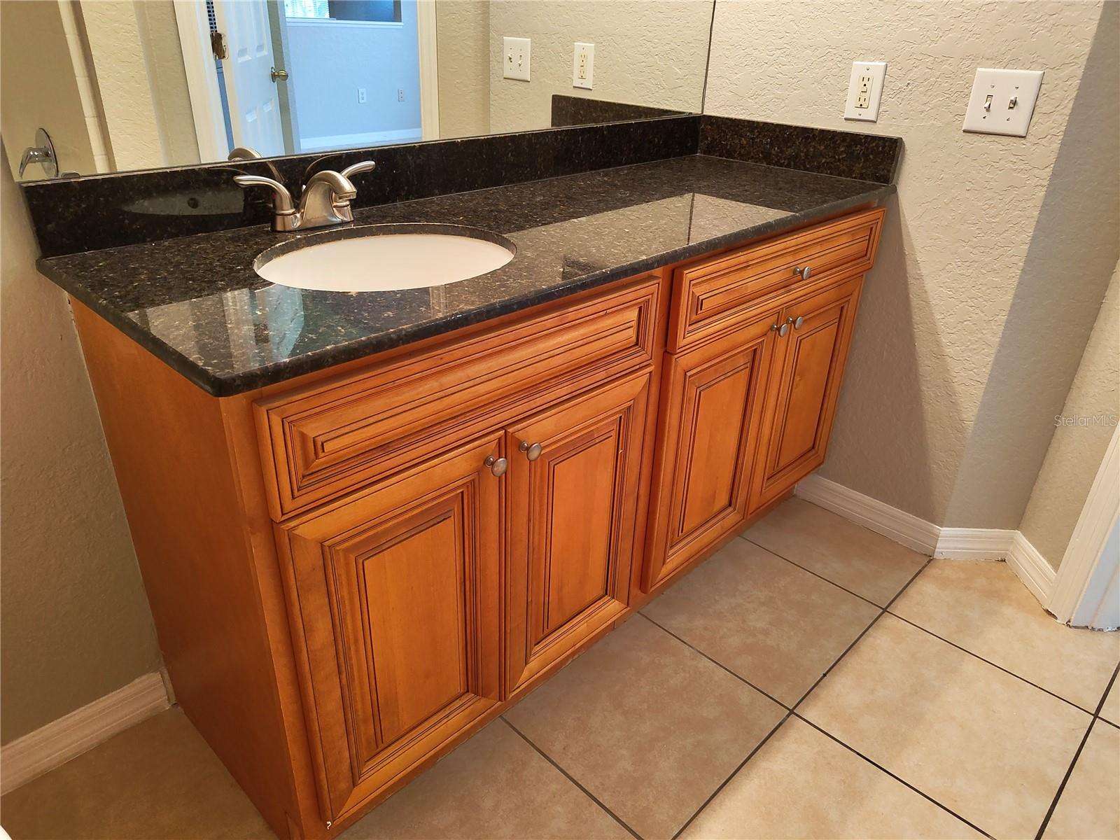 Image 18 of 41 For 826 Grand Regency Point 202