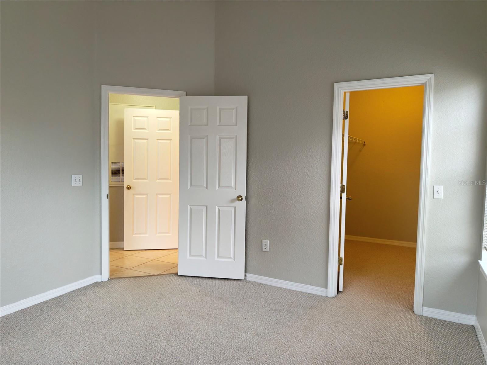 Image 21 of 41 For 826 Grand Regency Point 202