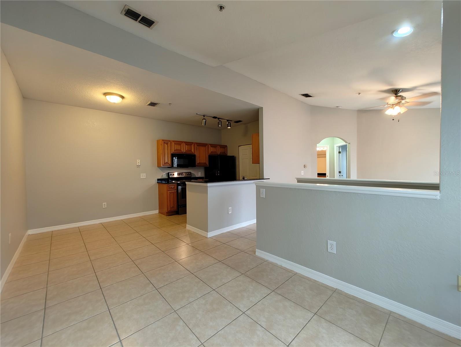 Image 31 of 41 For 826 Grand Regency Point 202