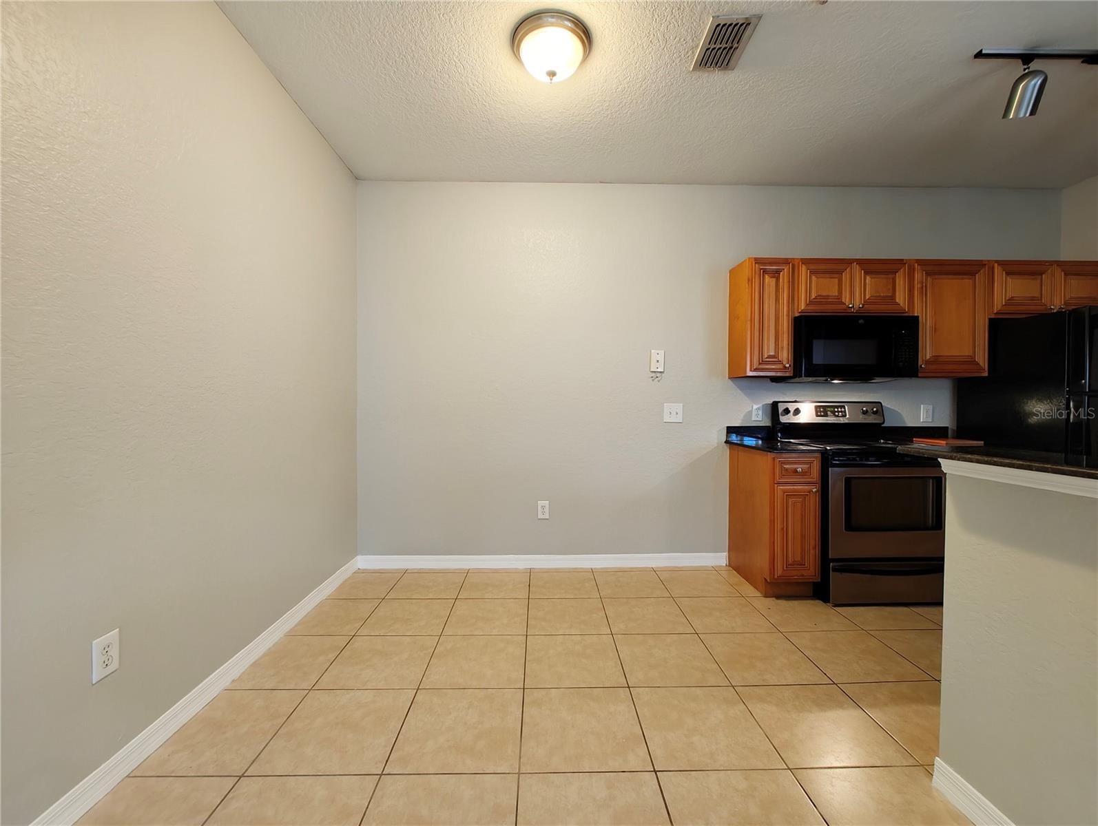 Image 32 of 41 For 826 Grand Regency Point 202