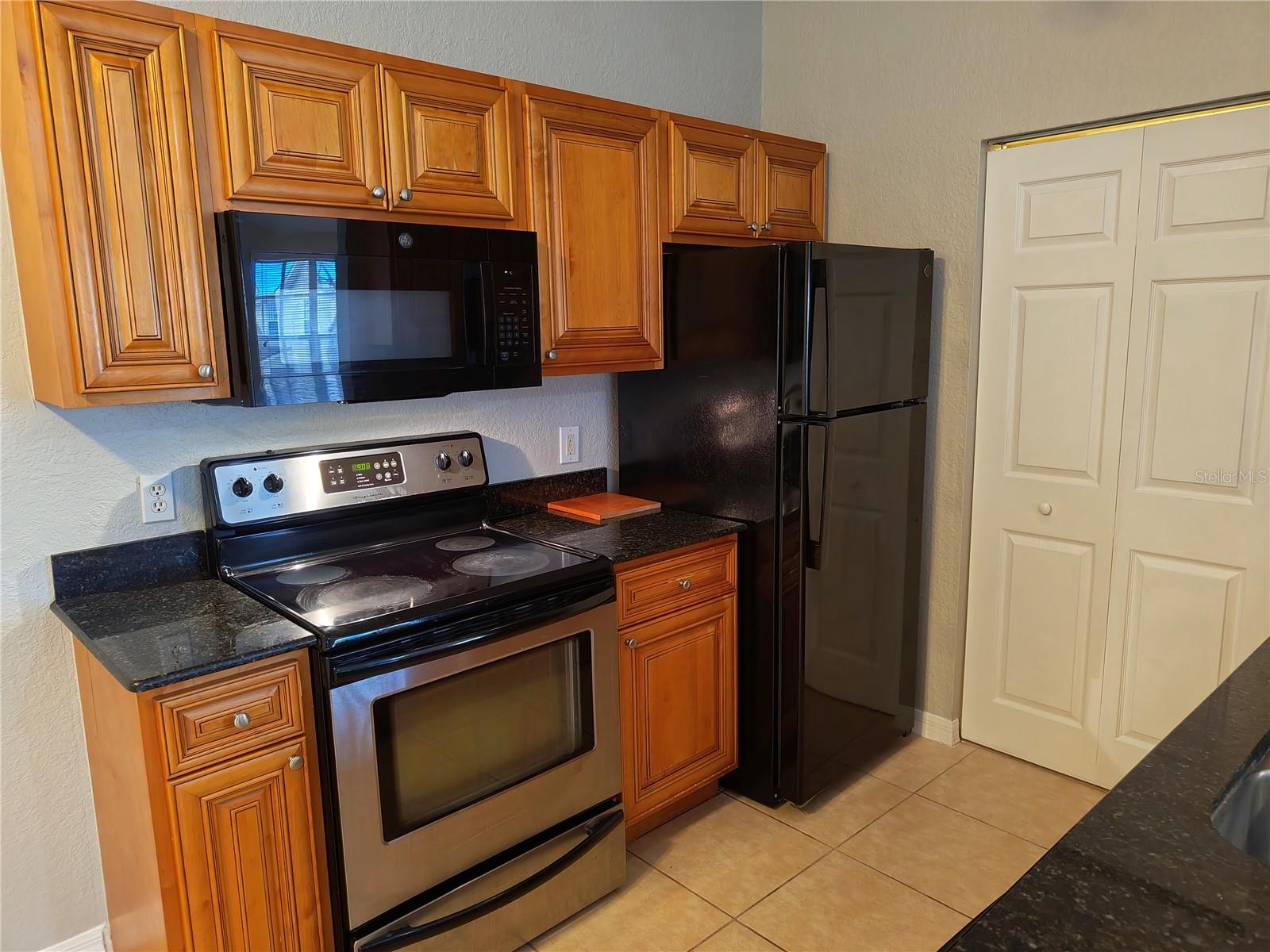 Image 8 of 41 For 826 Grand Regency Point 202