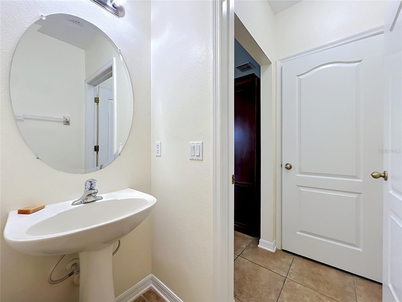 Image 27 of 62 For 2826 Oakville Place