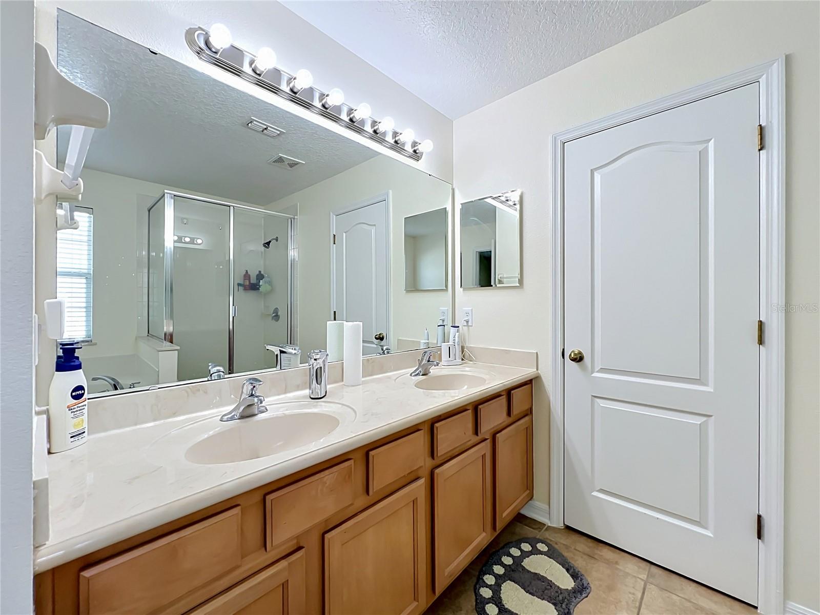 Image 49 of 62 For 2826 Oakville Place