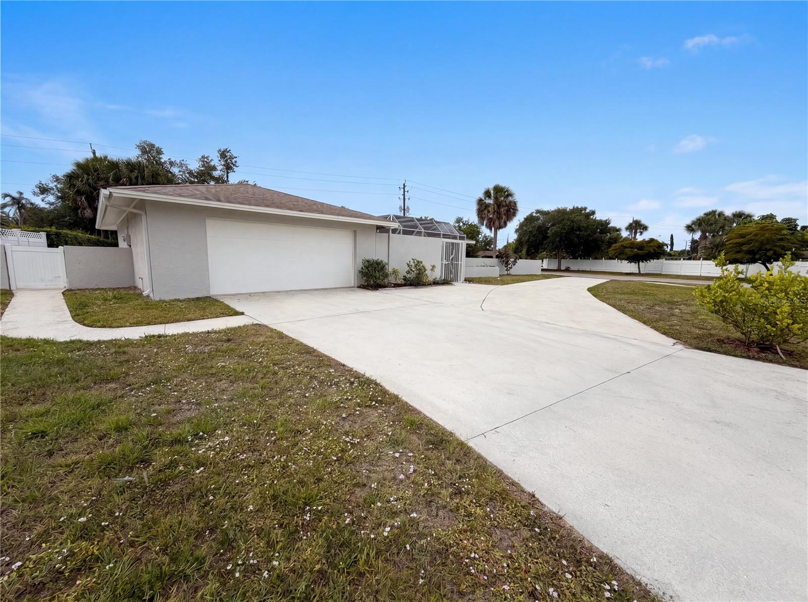 Image 21 of 39 For 1301 Lucaya Avenue