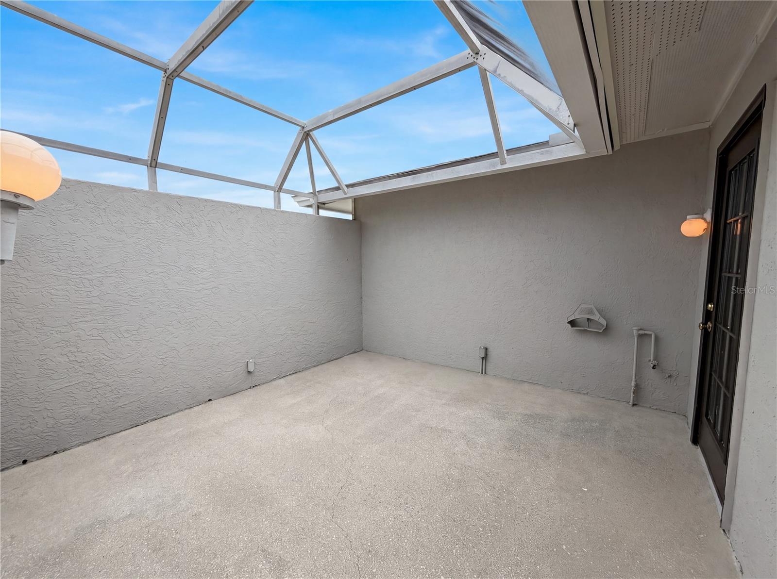 Image 23 of 39 For 1301 Lucaya Avenue