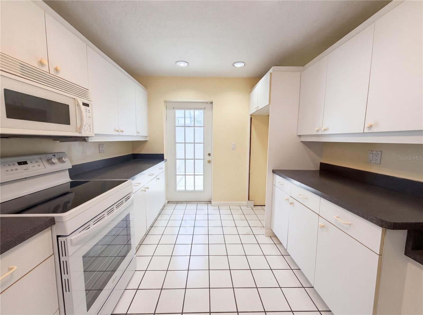 Image 38 of 39 For 1301 Lucaya Avenue
