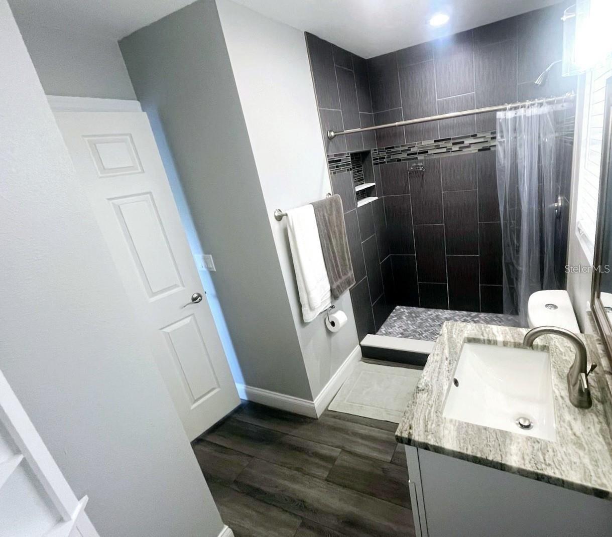 Image 2 of 4 For 4803 Roush Avenue Studio
