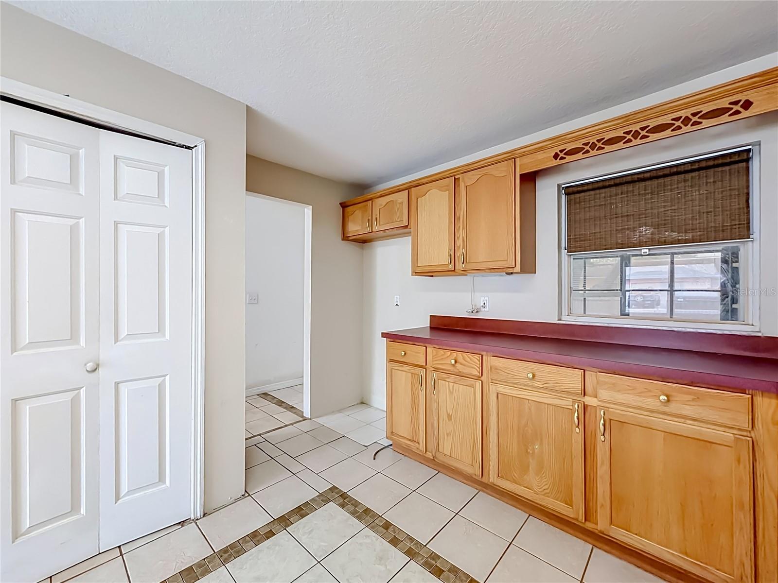 Image 22 of 53 For 5306 Grove Crossings Boulevard